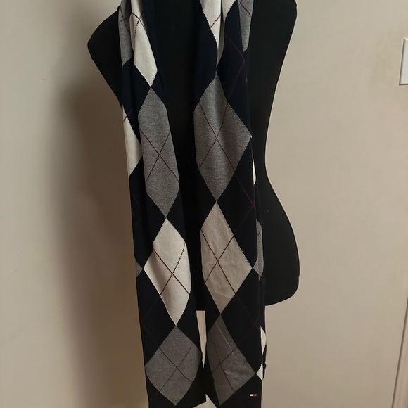 Tommy Hilfiger scarf new - Picture 3 of 3